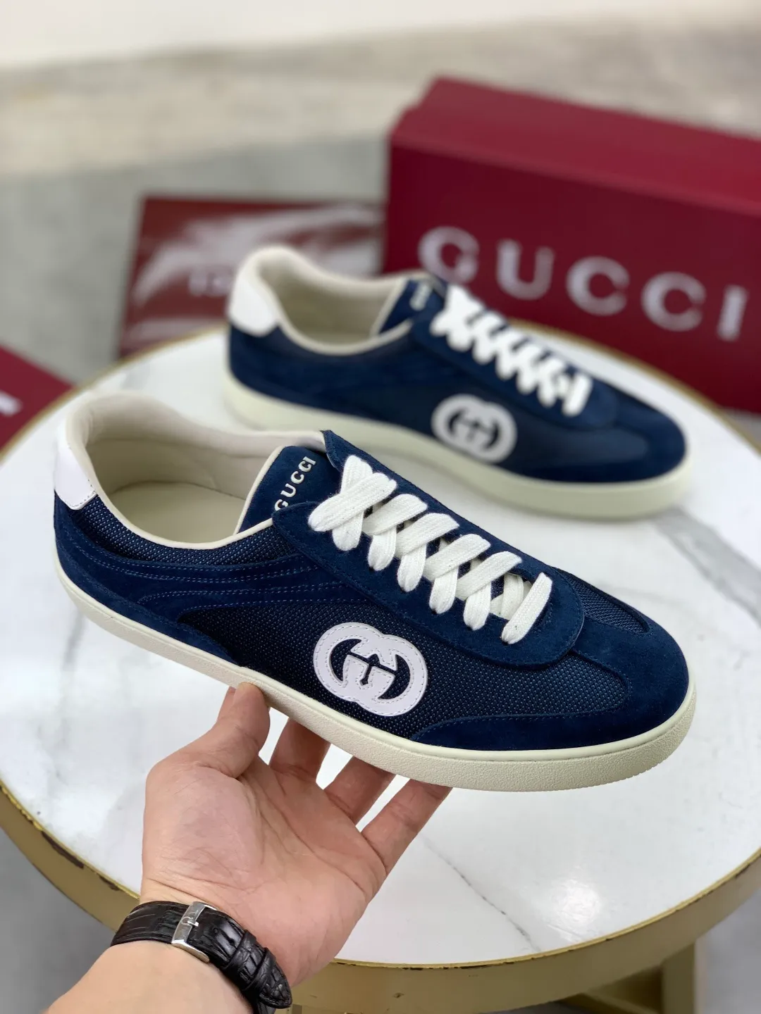 Men's shoes 💰P562 New GUCCI classic design moral training element catwalk model, matching version of top quality moral training shoes for men and women. Epoxy logo process is concave and convex, matching oil edge technology, punched cowhide cloth surface, suede cowhide surface splicing, breathable and not stuffy, the original overlasted shoe model is comfortable on the feet.  Fabric: Matched leather + cloth + mesh Lining: Water-dyed sheepskin Foot: Water-dyed sheepskin Outsole: Original molded TP matching environmentally friendly material Packaging: Top counter full set of packaging Female 35-42 (Female 41.42. Customized) Male 39-46 (46 customized)